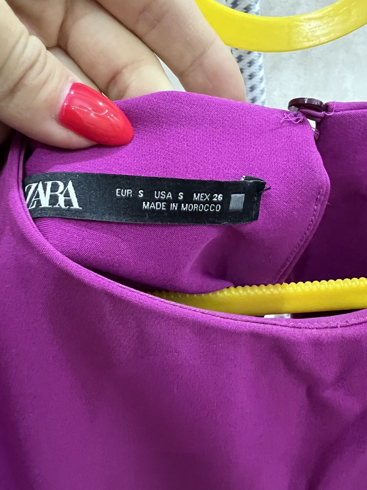 Продам б/у платье с подплечниками Zara размер S