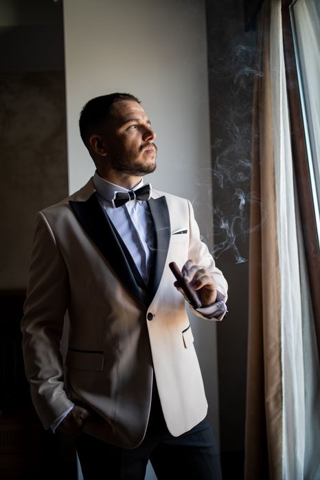 Vând costum de mire