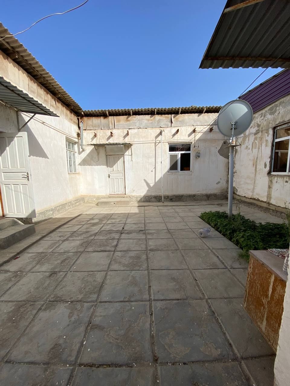 Kogon shahar Nurobod ko'chasida hovli sotiladi