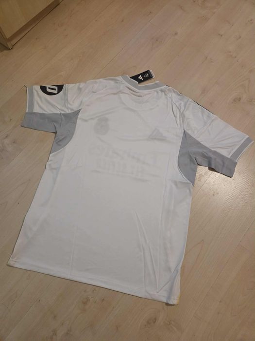 Фланелка на Реал Мадрид-размери М и Л