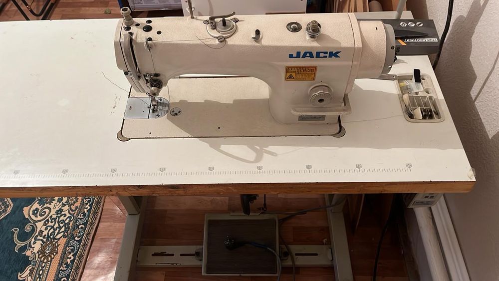 Швейная машинка прямо строчная
