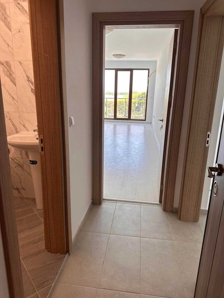 Продава се Двустаен апартамент в с. Шкорпиловци, Област Варна - 83 кв.м за 838 €/кв.м - Снимка #6