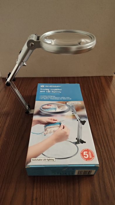 Настолна лупа с лампа