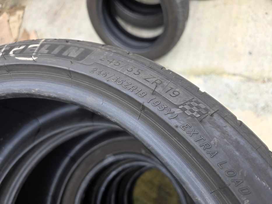 2бр Летни гуми 245 35 19 - Michelin