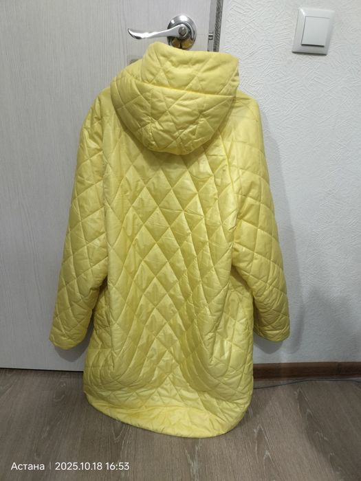 Продам куртку осень весна