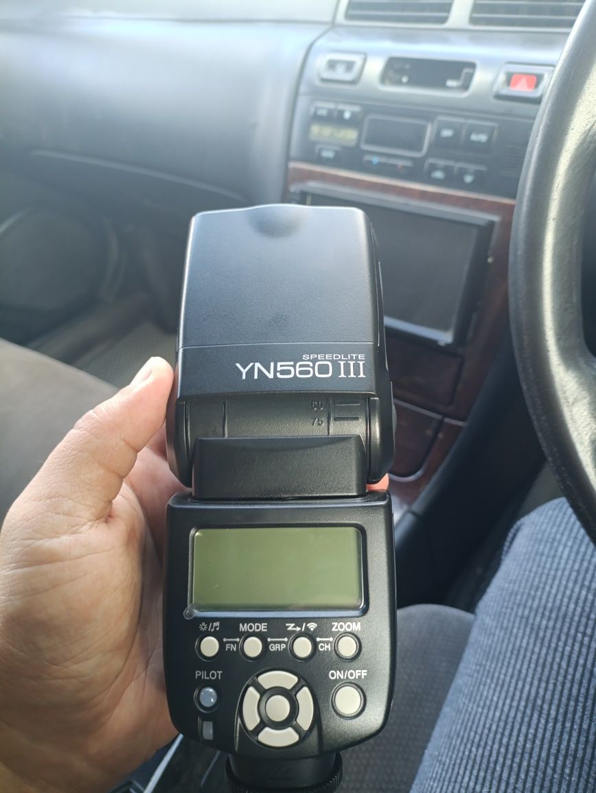Продам Вспышку Yn560III