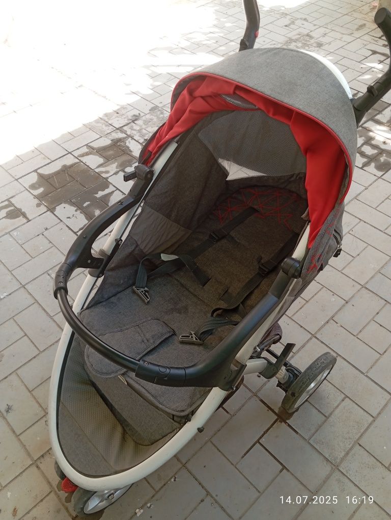 Продается детская коляска в отличном состоянии.