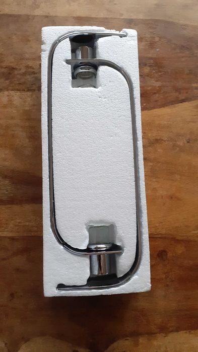 метален свещник, стабилен масивен и лъскав хром метал, за 2 свещи