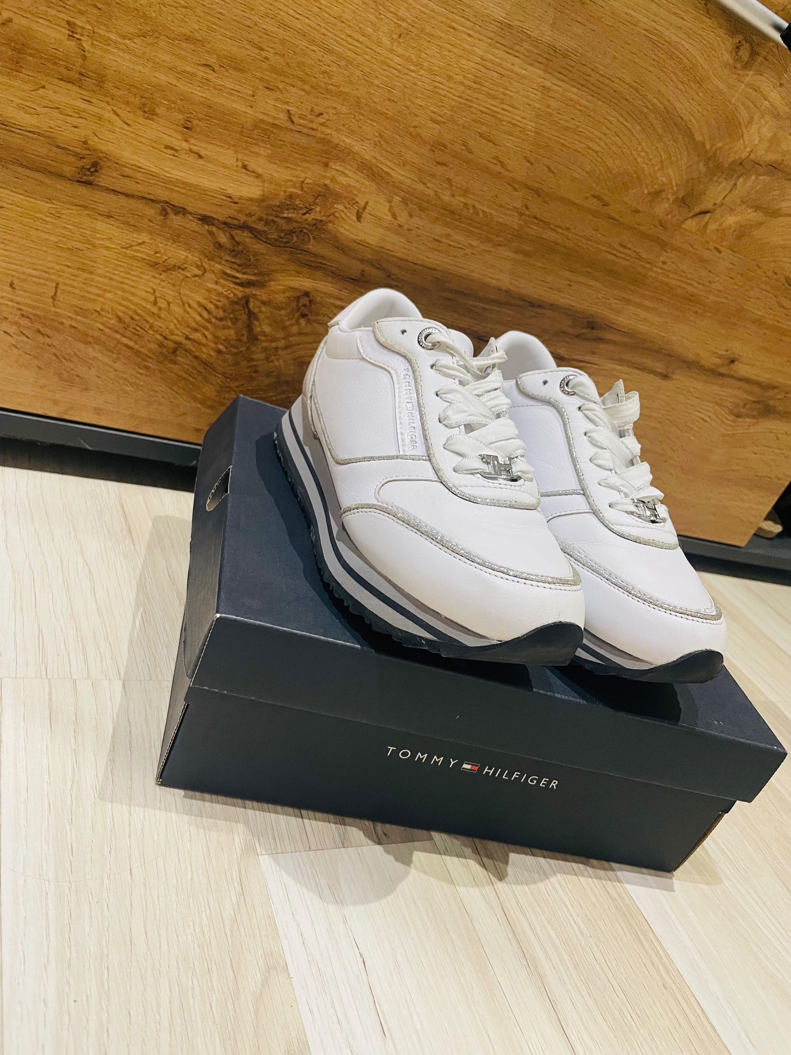 Бели маратонки tommy hilfiger