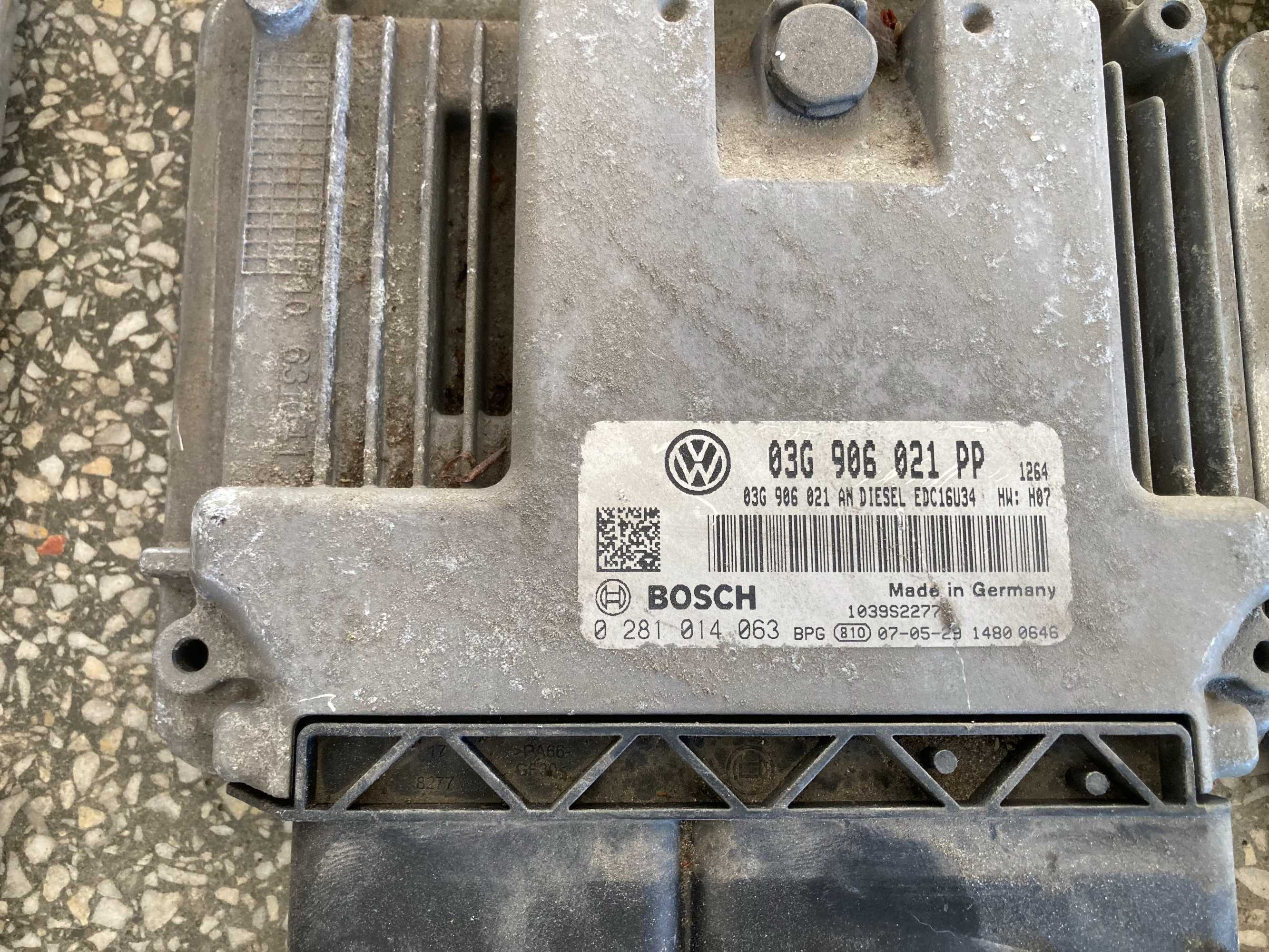 Компютър еку ecu електронен блок двигател  Голф 5 2.0тди 140кс BKD