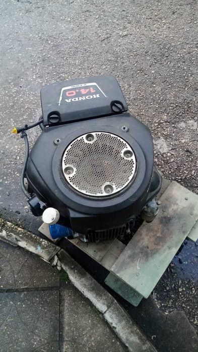 HONDA GCV 520 14hp и KAWASAKI FR691TV моторите се продават на части