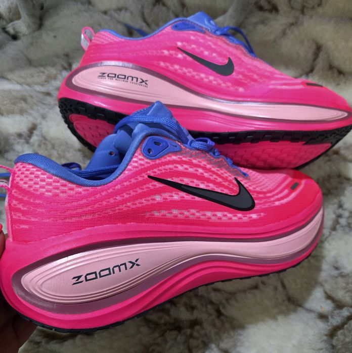 Nike Vomero 18 plus оригинални дамски сникърси нови 39 номер