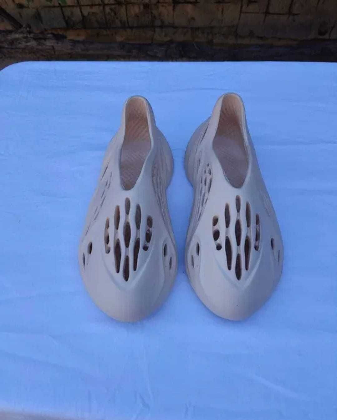 Yzy foam runer crem nr 38