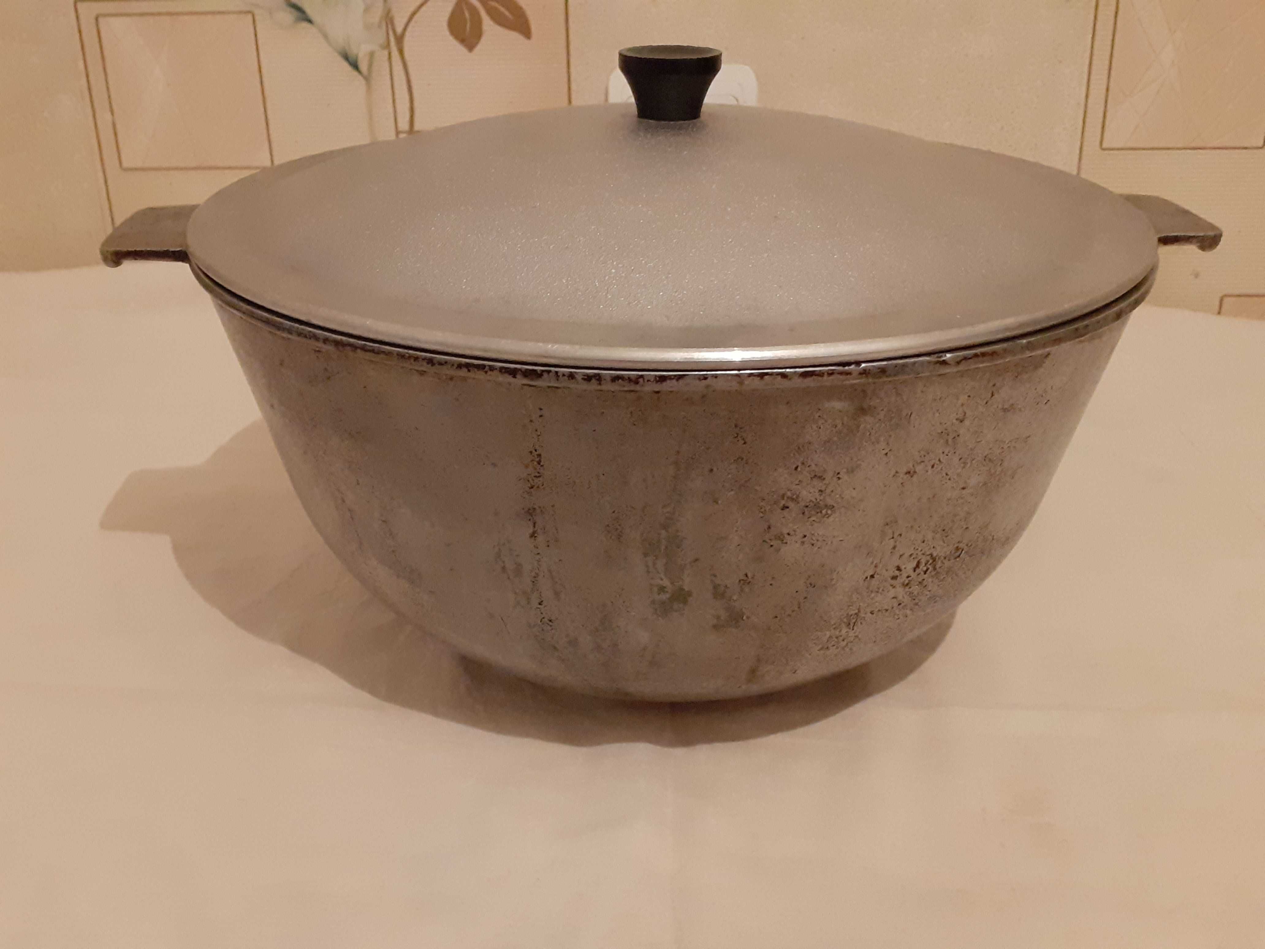 Казан бытовой (СССР) продам.
