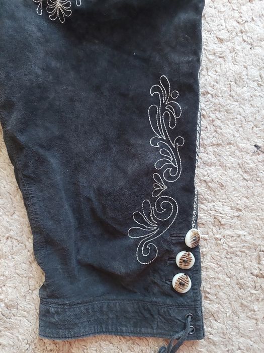 Pantaloni bavarezi Landhaus,marime 46,model frumos