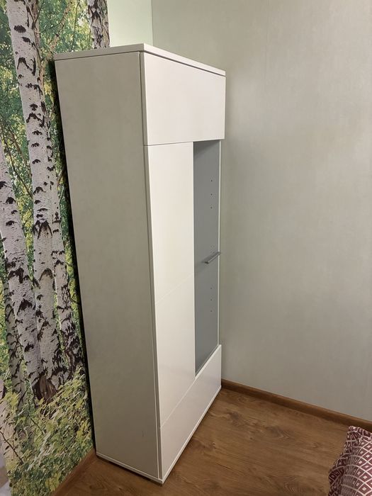 Холна масичка и витрина