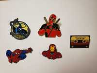 Insigne pins brose supereroi Marvel si DC Comics din metal si email