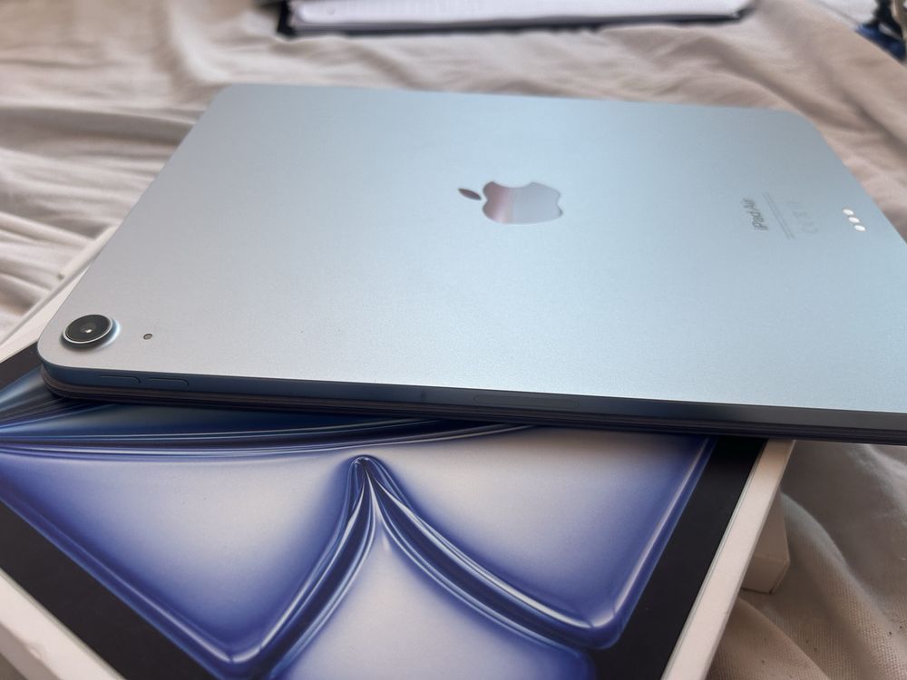 ПРОДАВАМ  Ipad Air M2 11-inch 256 gb blue