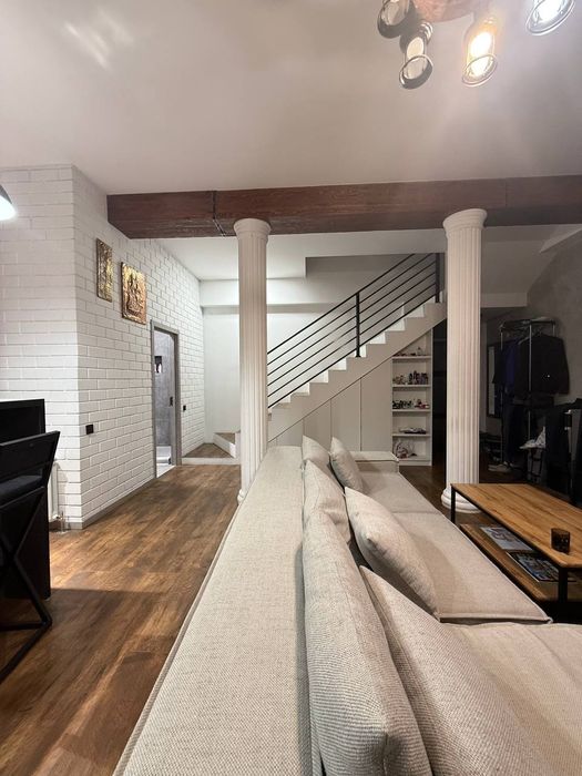 Продается 4х комнатная квартира студия, ЖК Век, Паркентский