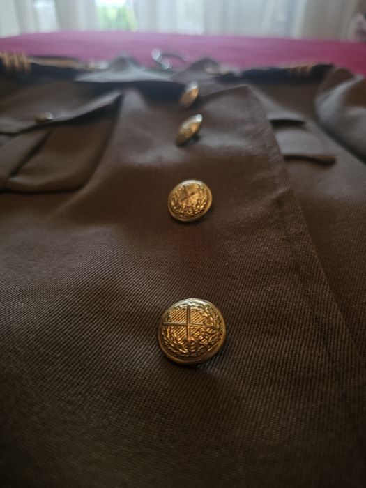 Vând uniforma militara de colonel