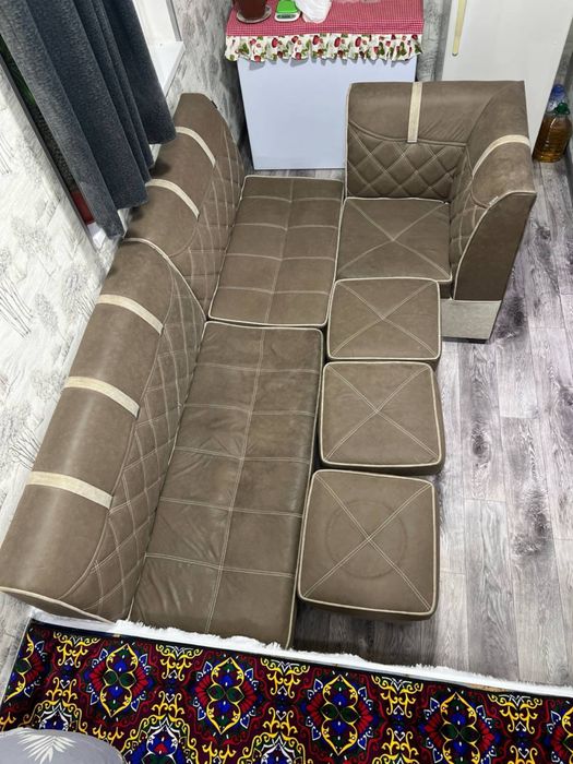 Уголок сотилади Холати яхши