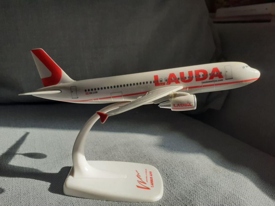 Macheta avion Airbus 320 neo Lauda