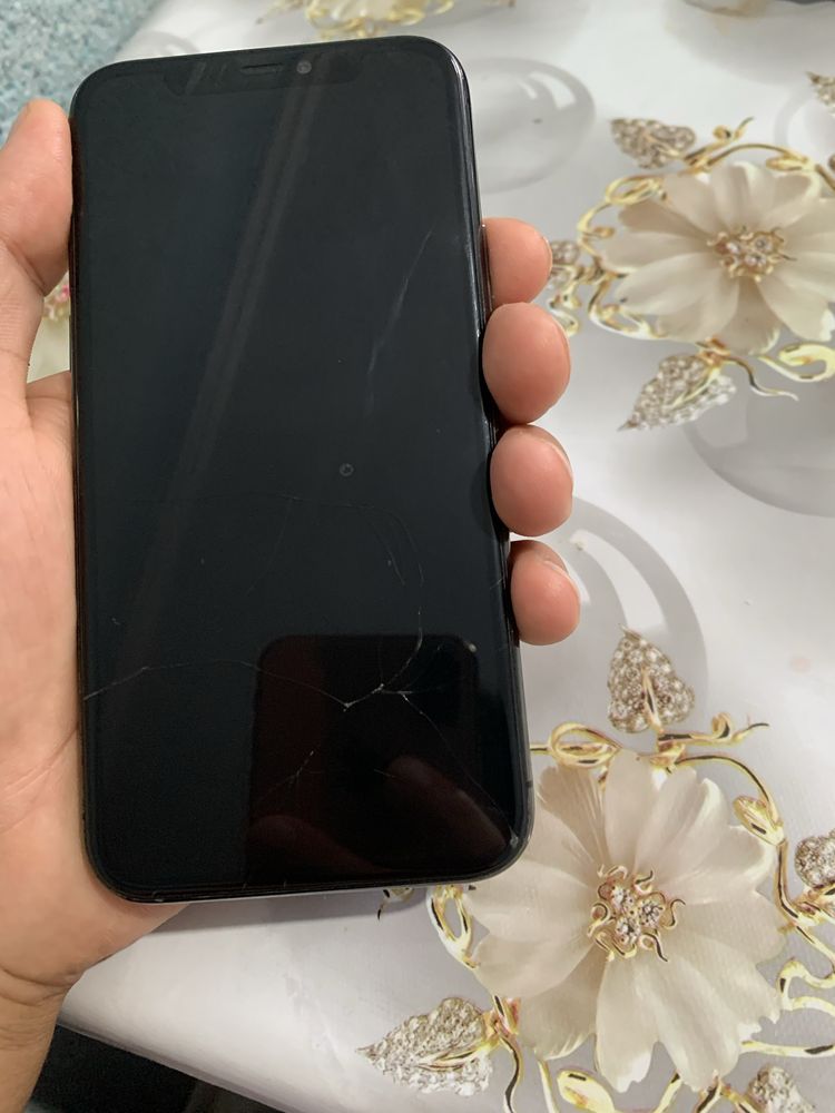 iPhone 11. 64 GB