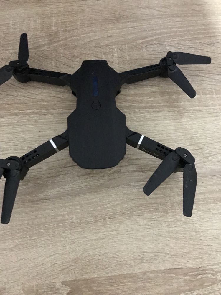 Vând dronă nouă cu garanție