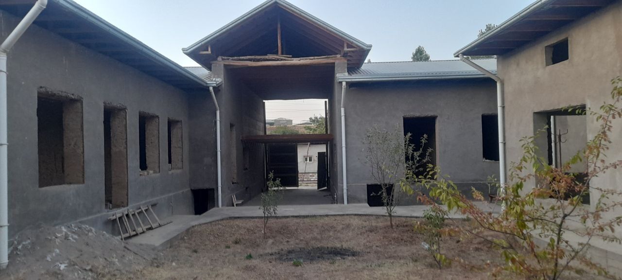 Hovli uy sotiladi Toshkent tumani 6 so'tix 6xona