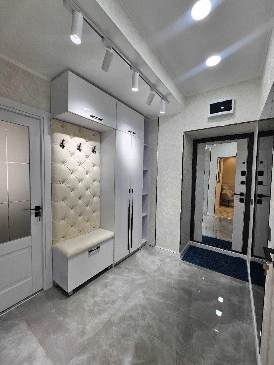 Продам 3 в 4-х комнатную с ремонтом на Ц-6.