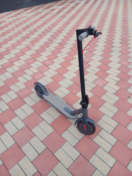 Vând trotineta electrica