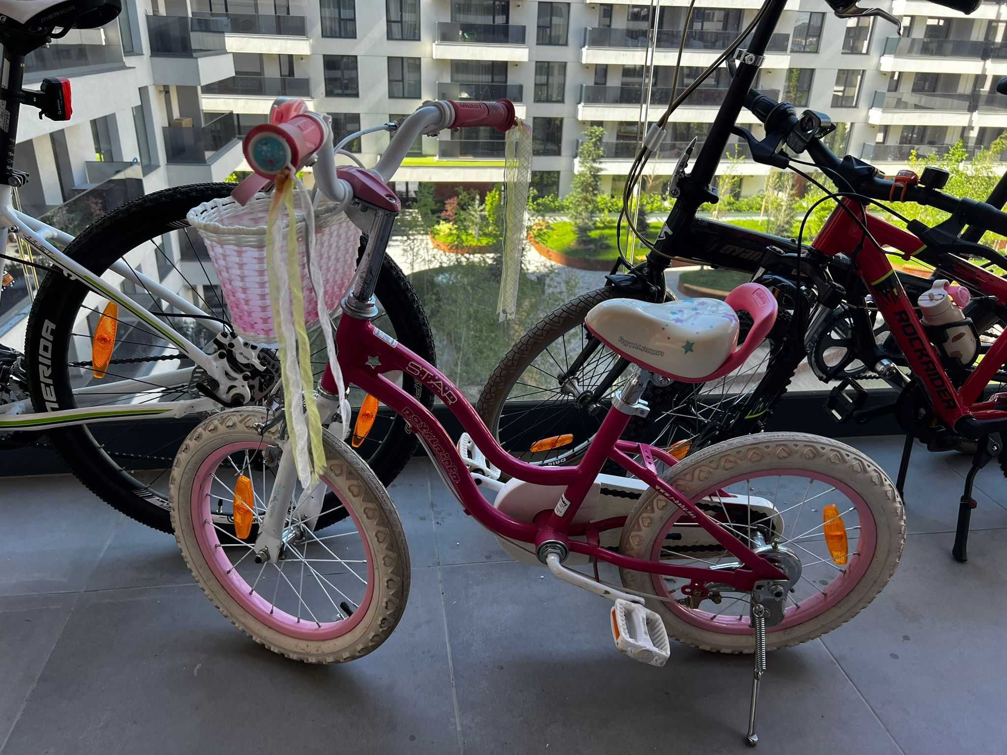 Bicicleta RoyalBaby fata 4-6 ani