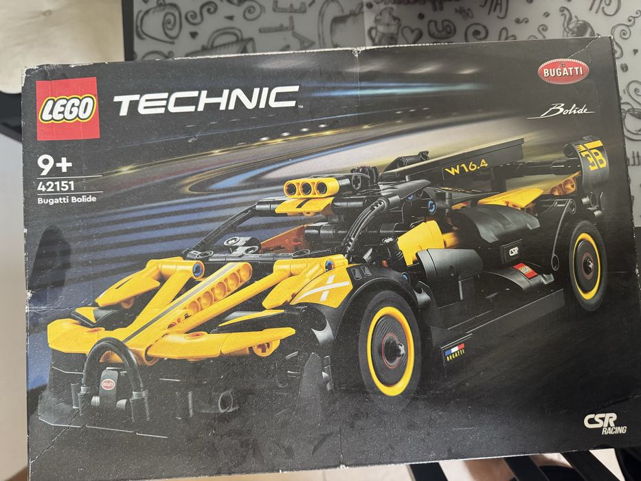 Lego tehnic sigilat : Bolid bugatti 42151 , 7 ani + , 905 piese