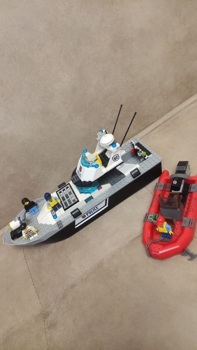 LEGO City 60129 - Полицейска патрулна моторница