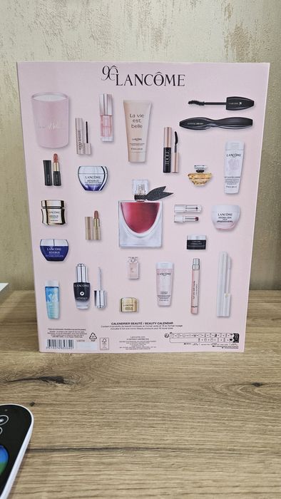 Коледен адвент календар на Lancome 2025