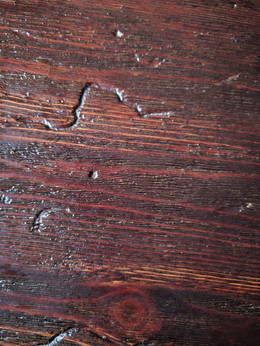 Маса от бял бор цвят череша.