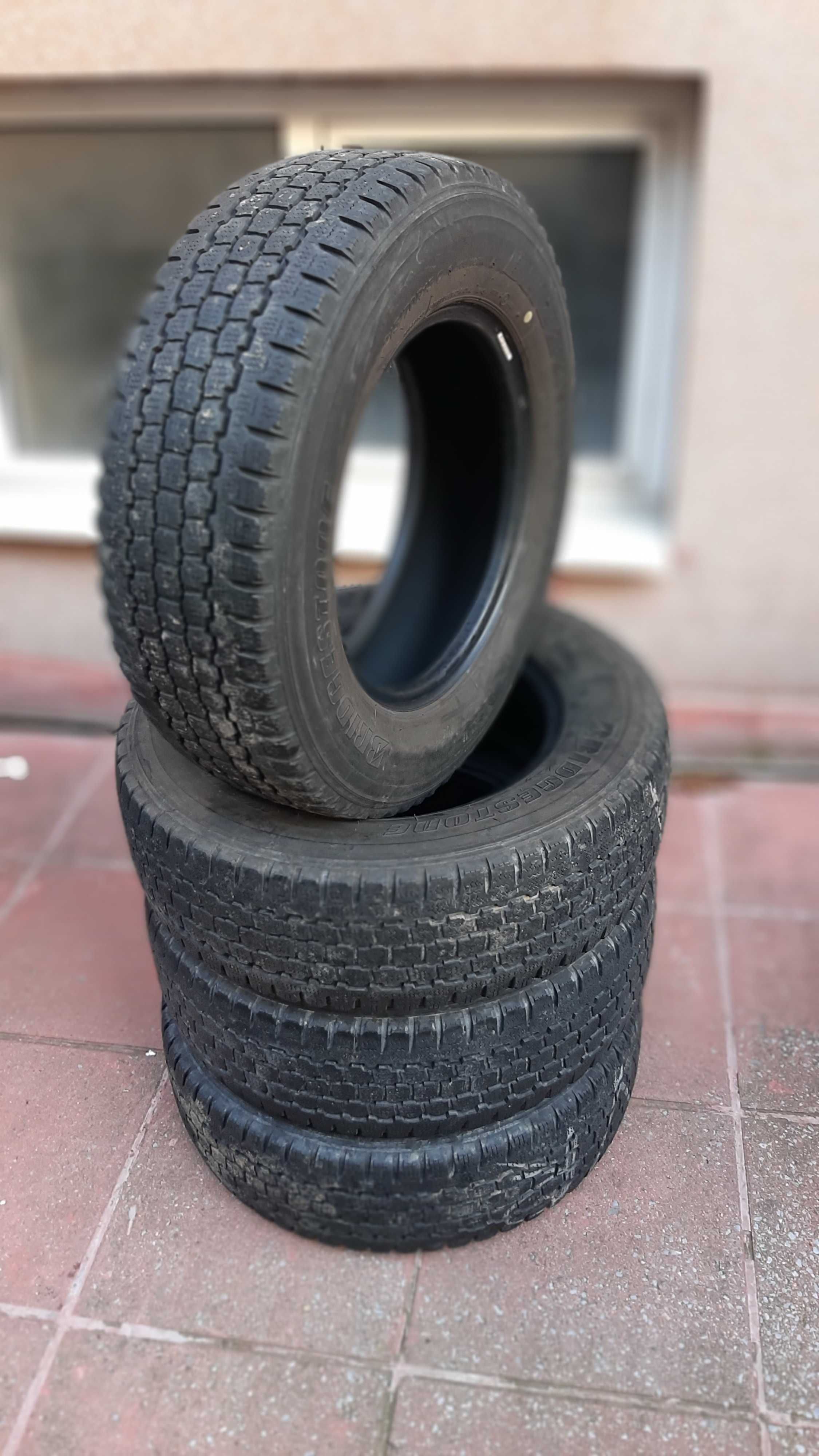 8мм 4 броя зимни гуми 215 70 15с бусови Bridgestone