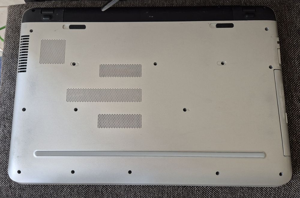 vand laptop Hp Pavilion 17..17"..i3 6100..8 Gb..Video 2 Gb..Hard 1 TB