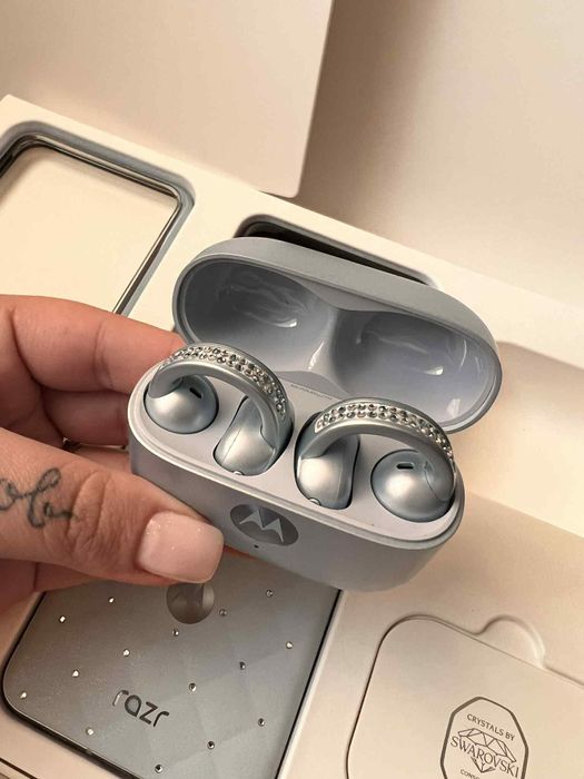 Motorola RAZR 60 Swarovski crystals collaboration