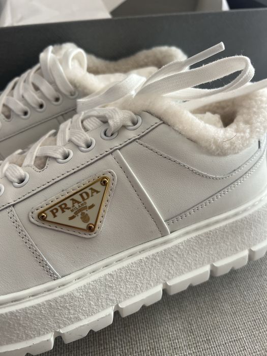 Бели маратонки Prada