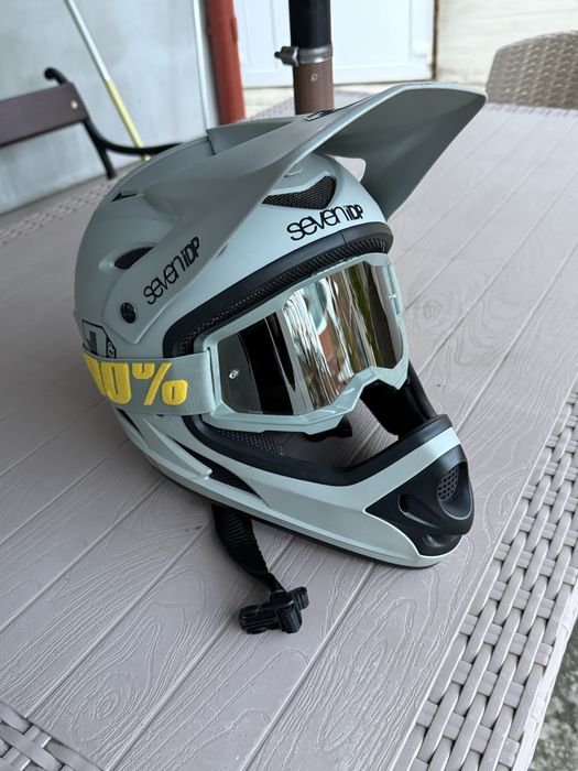 Vand casca de bicicleta