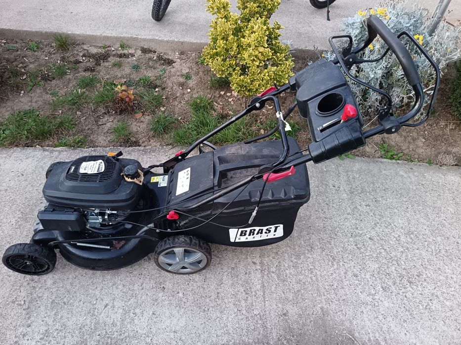 Masina tuns iarba tractiune si pornire electrica Brast 196 cmc