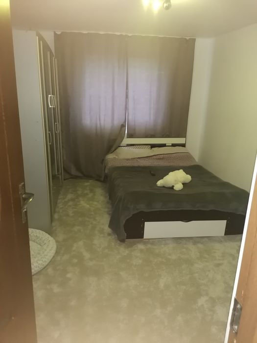 Închiriez apartament în Siret
