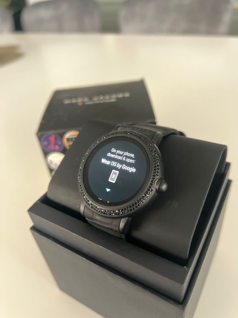 Smartwatch Marc Jacobs Riley ediție limitata