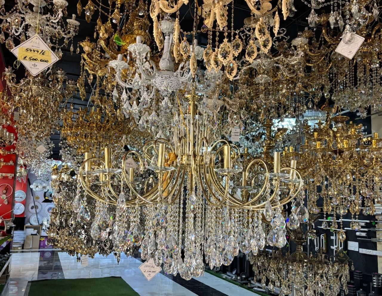 ЛЮСТРАЛАР барча ассартиментда