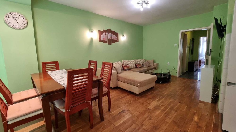 Дава се под наем Двустаен апартамент в Варна, Център - 70 кв.м за 458.49 € - Снимка #2