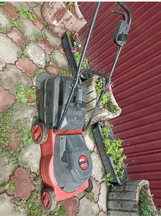 Газонокосилка электрическая