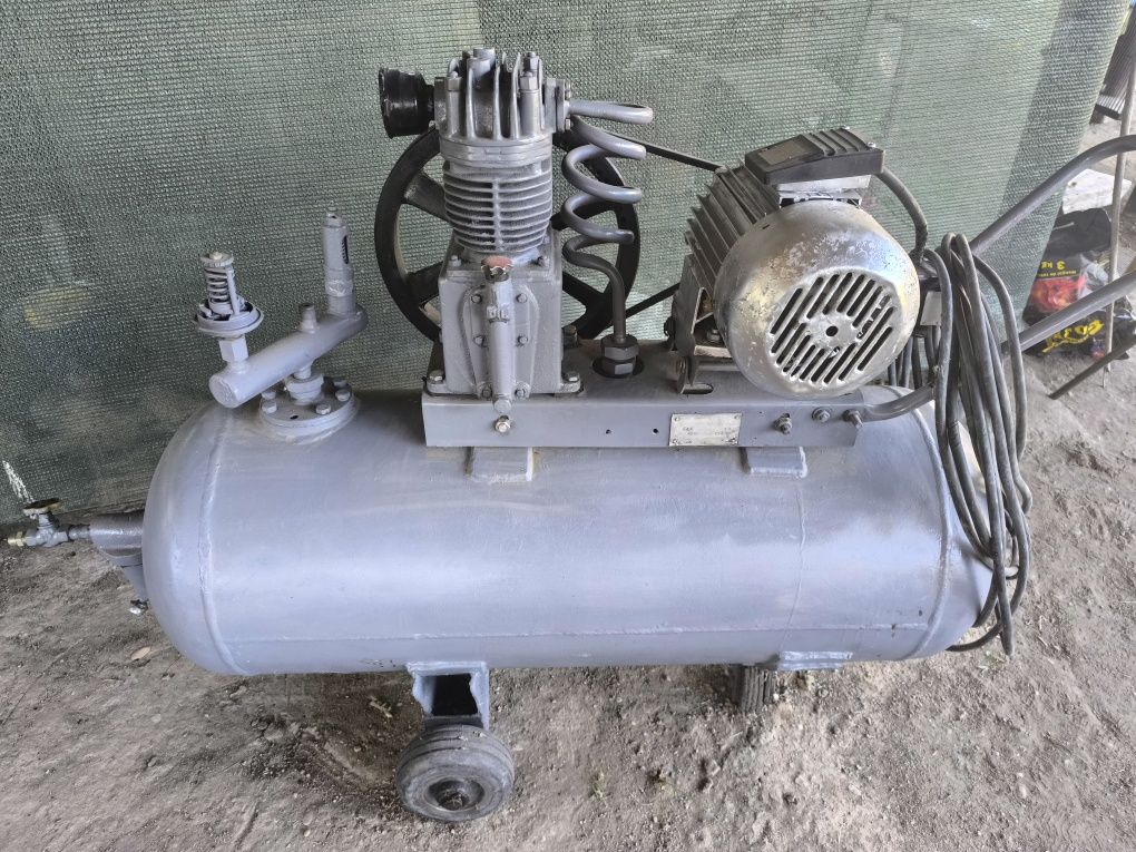 Compresor aer 150 litrii trifazic 380