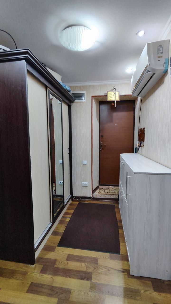 Продам чиланзар 26.  Трёх комнатная.  Балкон 2*6