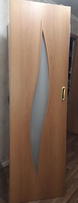 Продам межкомнатные двери со стеклом.